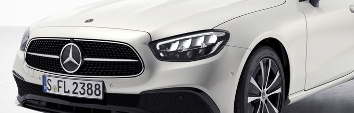 Облаштуйте свій особистий кабріолет Mercedes-Benz E-класу.